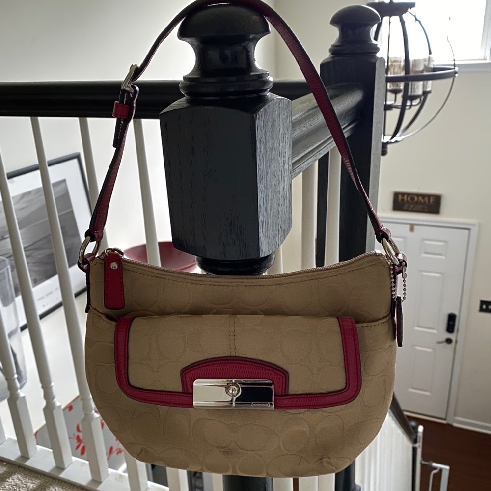 ❤️ COACH Signature sling/shoulder bag ❤️
